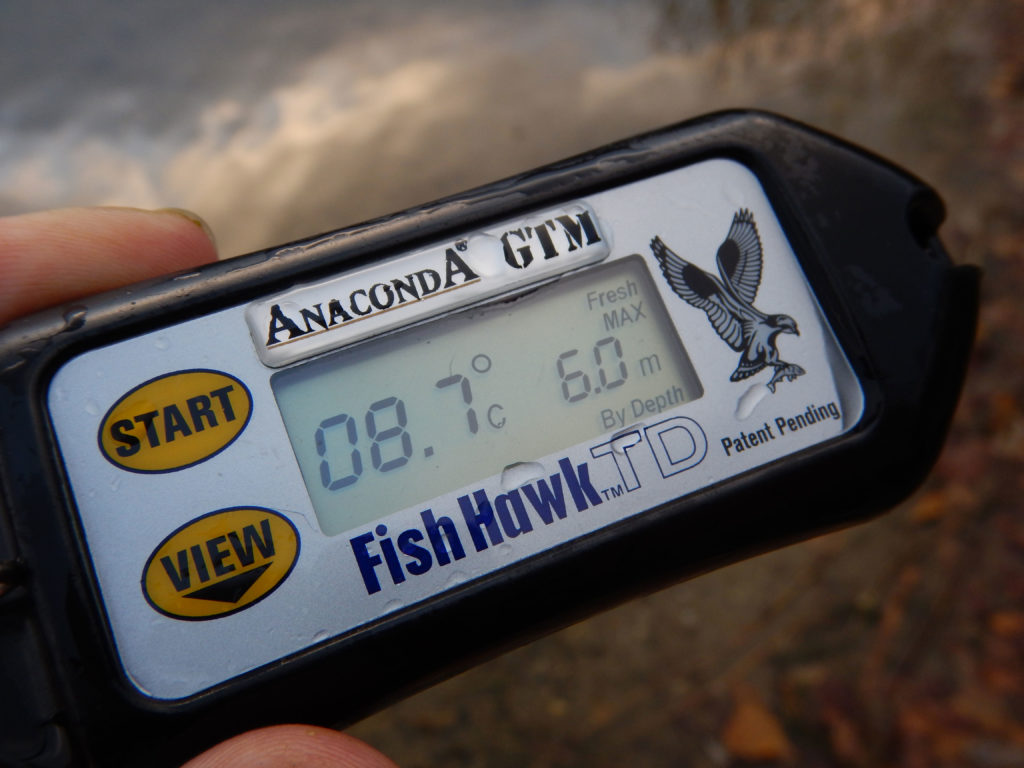 Das Fish Hawk-Thermometer misst die Temperatur während des Absinkens in Meterschritten. So lässt sich nebenbei auch feststellen, ob das Gewässer im Sommer eine Sprungschicht ausbildet. Foto: Archiv