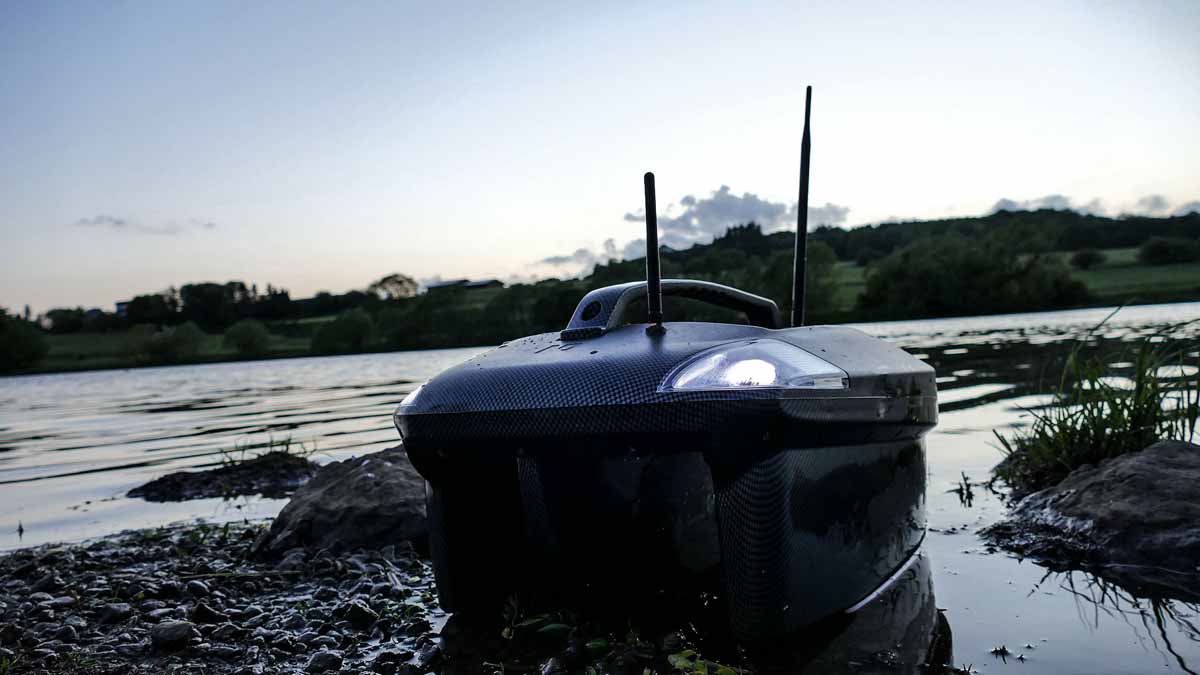 Die Reichweite der Futterboote lässt sich mit einem Range Extender noch verbessern. Foto: New Direction Tackle