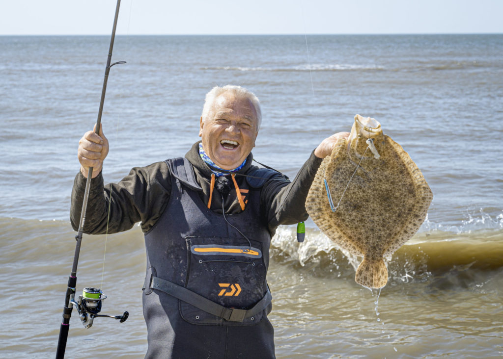 Horst hat gut Lachen: Der Fischfetzen hat’s gerichtet! Foto: Waldemar Krause