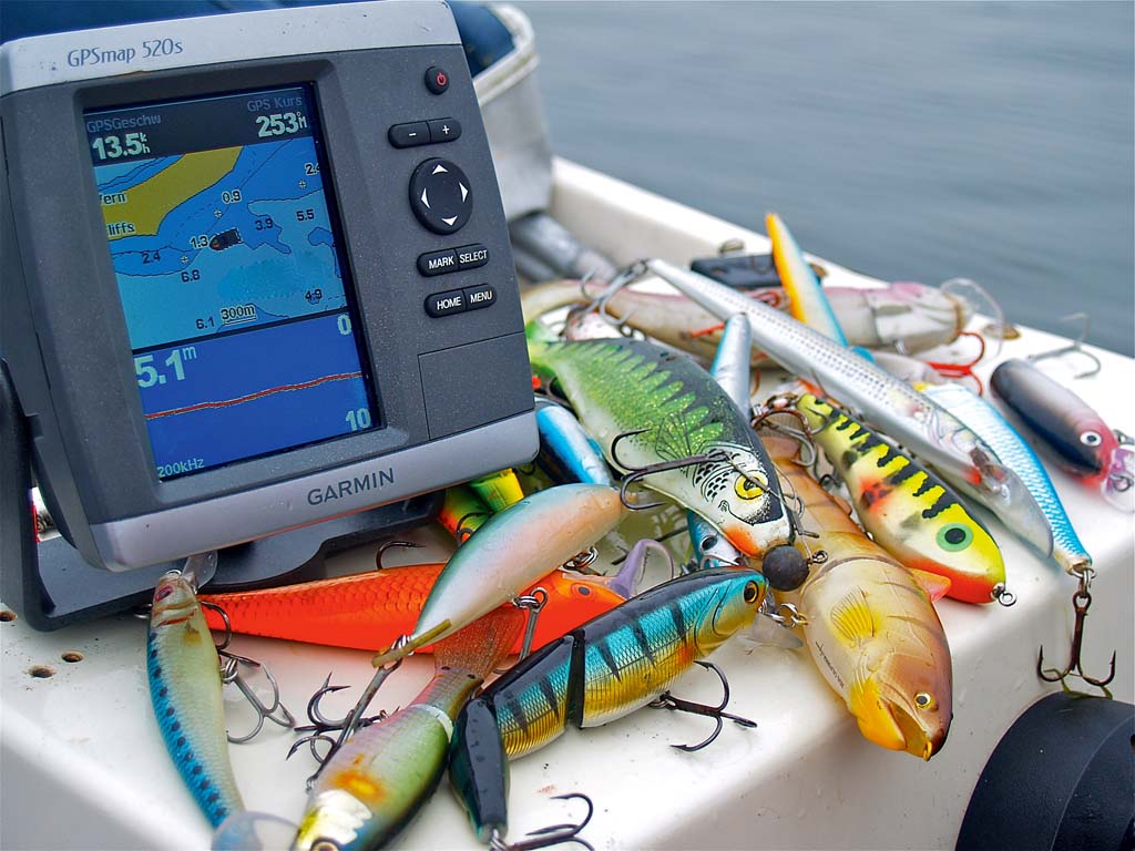 Ohne Ortskenntnis läuft auf den Bodden gar nichts! Wer keinen Guide bucht, sollte wenigstens ein GPS und ein Echolot an Bord haben. Foto: BLINKER/S. Halletz