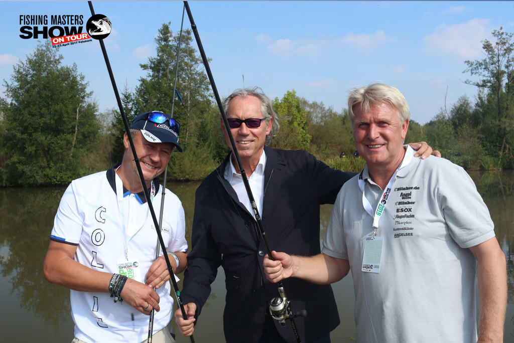 Angeln für einen guten Zweck: Klaus Illmer(rechts), Prof. Werner Mang (mitte) und Veranstalter der Fishing Masters Show Siegfried Götze.