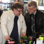 Auf Berkley Schnüre ist Verlass. Entsprechend ließen sich manche Angler ihre Norwegen-Multi am Stand von „Angelspezi Dorsten” mit neuer Leine bespulen. Foto: A. Pawlitzki