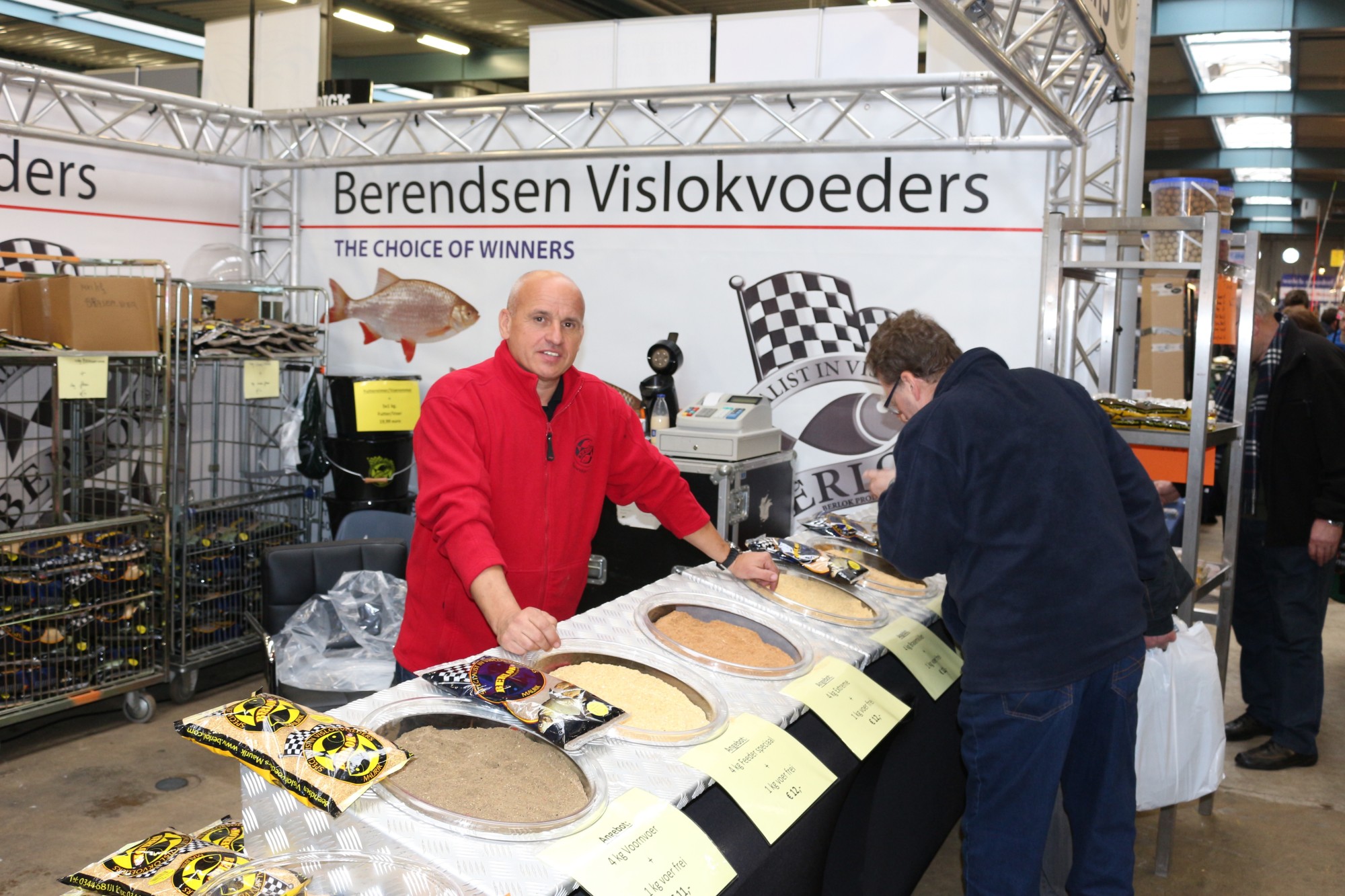 Faszination Angeln 2017: Frische Futtermehle aus Holland gibt´s von Berendsen Vislokvoeders. Mit den Futtersorten wurden schon mehrere Wettangeln gewonnen. Foto: A. Pawlitzki