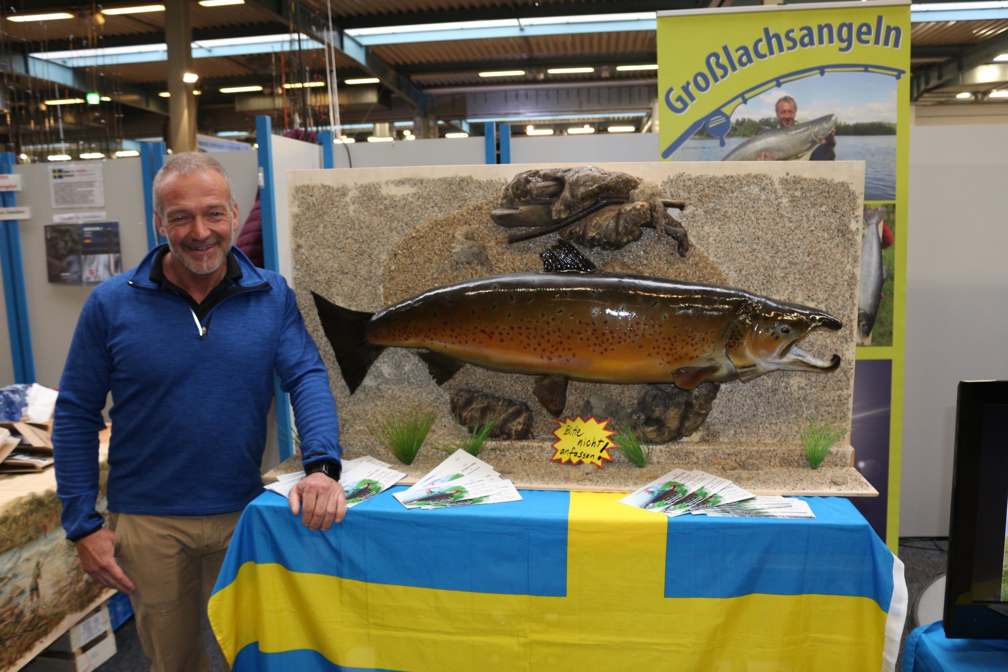 Solche großen Lachse wie diesen Fisch von 47 Pfund kann man bei Uwe Lehrer in Schweden fangen. Foto: A. Pawlitzki