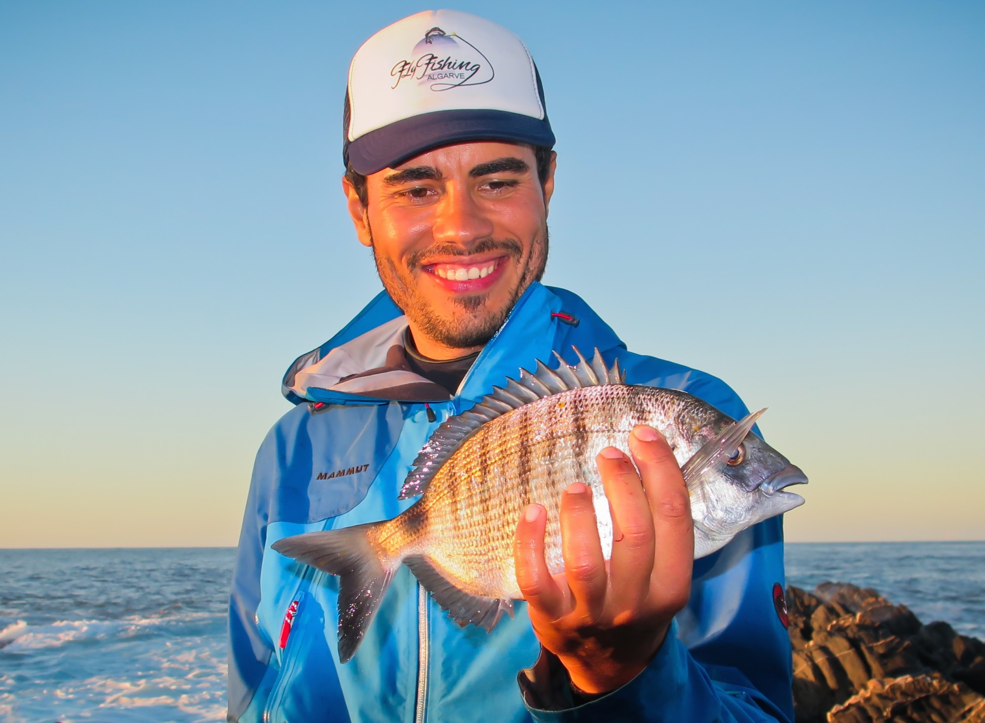 Ihr Mann für das Fliegenfischen an der Algarve im Süßwasser und Salzwasser: Guide Marco de São Vicente.