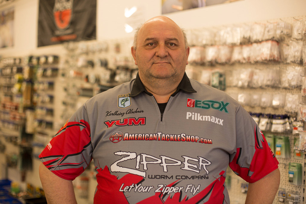 Geschäftsinhaber Karlheinz Alschner freut sich, Euch in seinem neuen Shop begrüßen zu dürfen. Foto: Americantackleshop.de