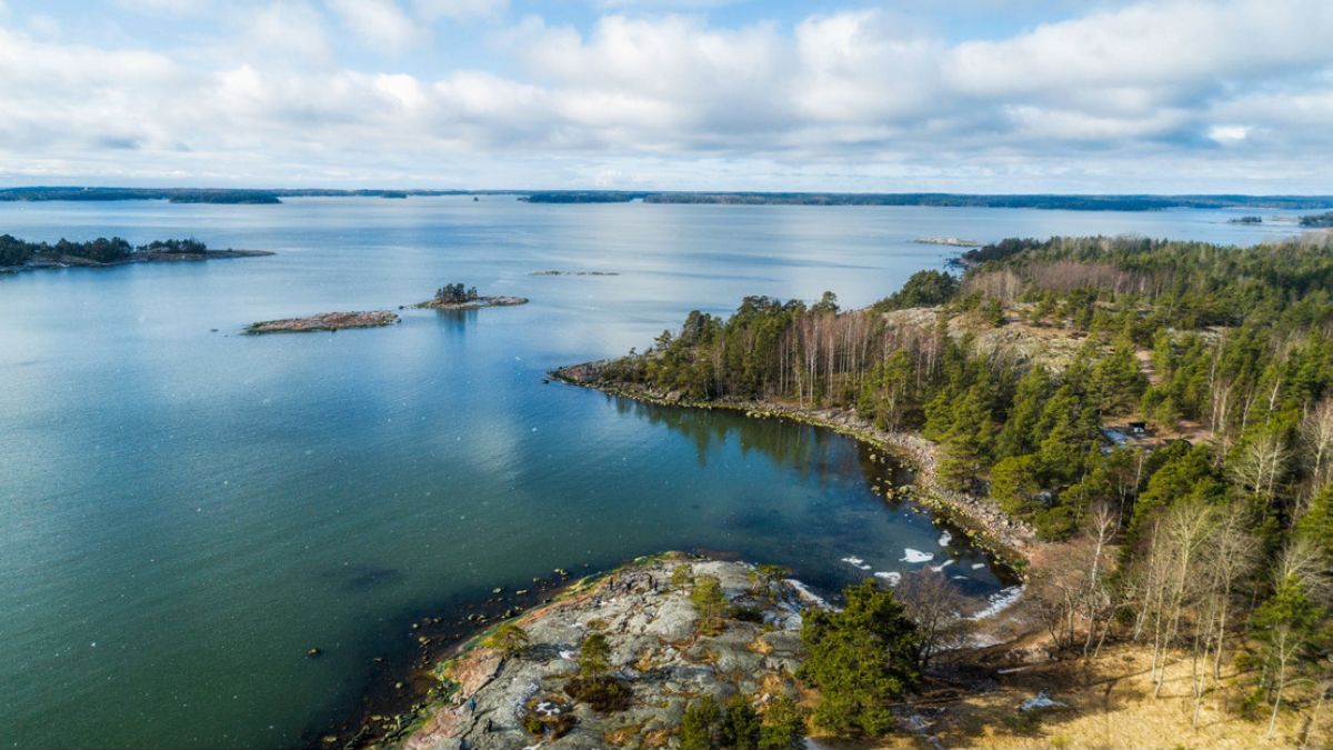 Luftbild von Schären in Schweden