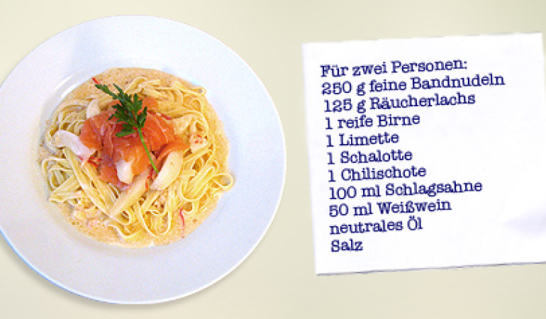 Bandnudeln mit Lachs, Birne und Limette.