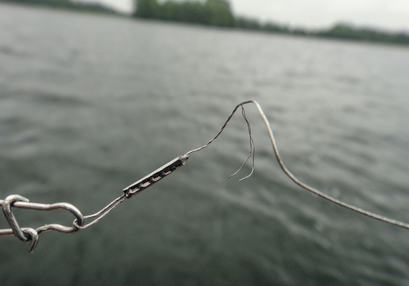 Stahlvorfach für Hecht muss ausgetauscht werden