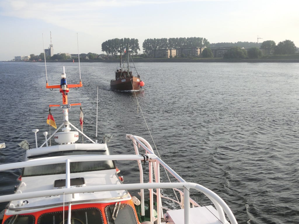 Seenotrettungskreuzer ARKONA/Station Warnemünde der Deutschen Gesellschaft zur Rettung Schiffbrüchiger (DGzRS) ist am 21. August 2016 im Einsatz für den Angelkutter "Seeadler".