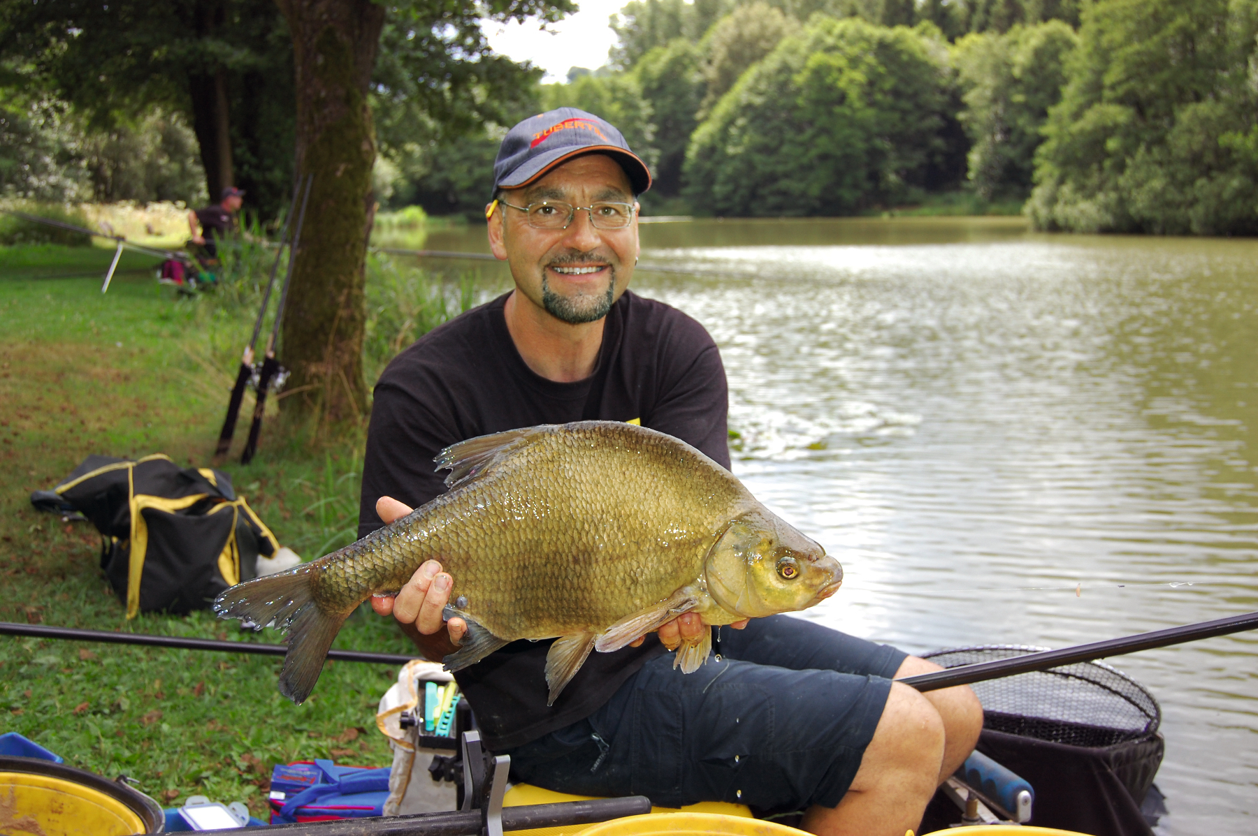 Friedfisch-Profi Günter Horler mit großem Brassen