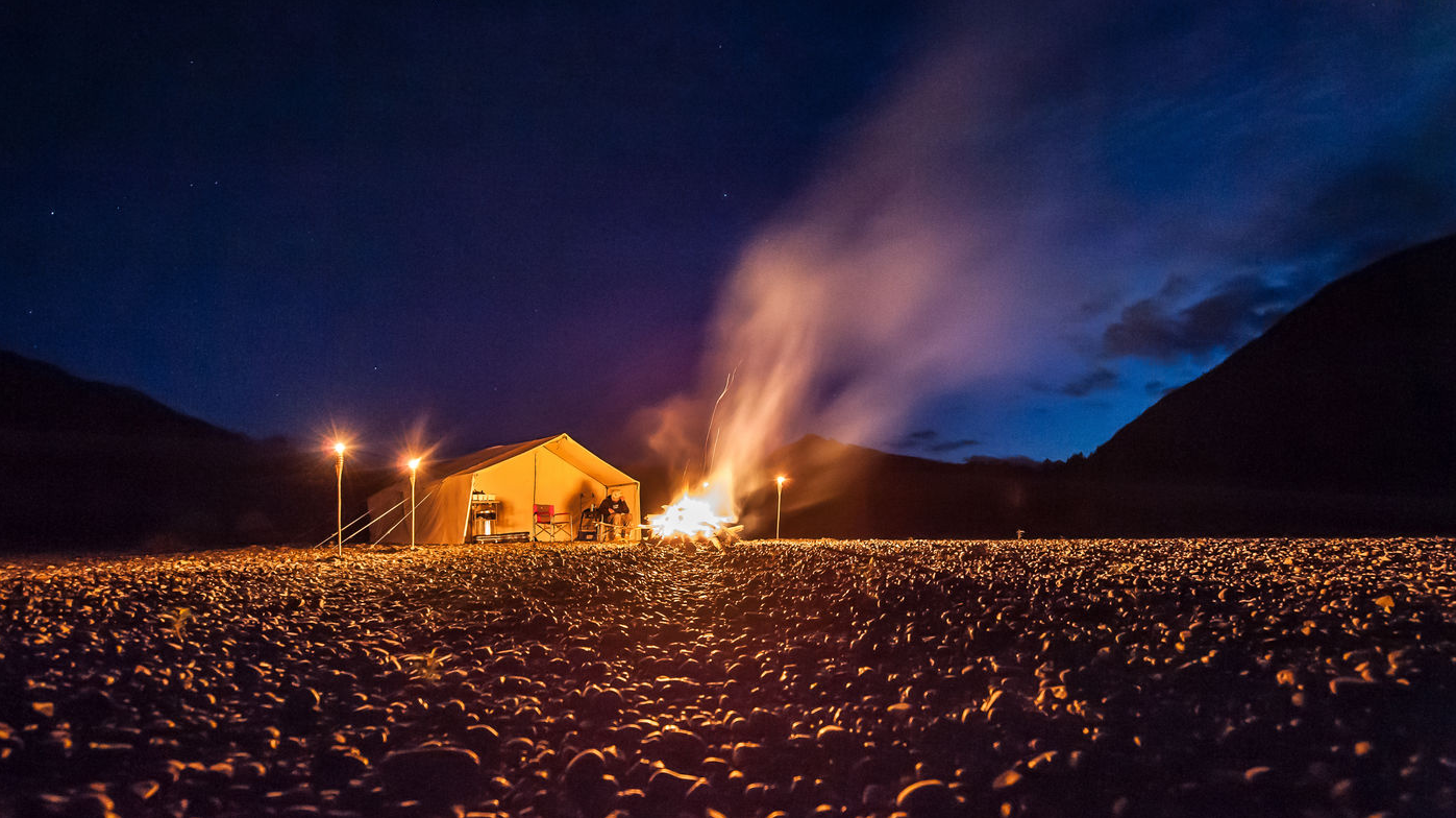 Lachsfischen am Lagerfeuer! Auch diesen Service bietet die Skeena Salmon Lodge 2017 seinen Gästen mit dem Wilderness Camp direkt am Skeena.