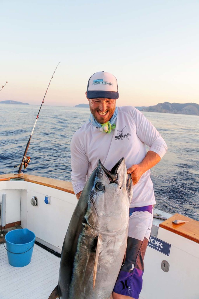 Auge in Auge mit dem Giganten: Als Ostsee- und Süßwasser-Angler ist die erste Begegnung mit dem Blauflossen-Thunfisch absolut magisch und überwältigend. Foto: J. Radtke