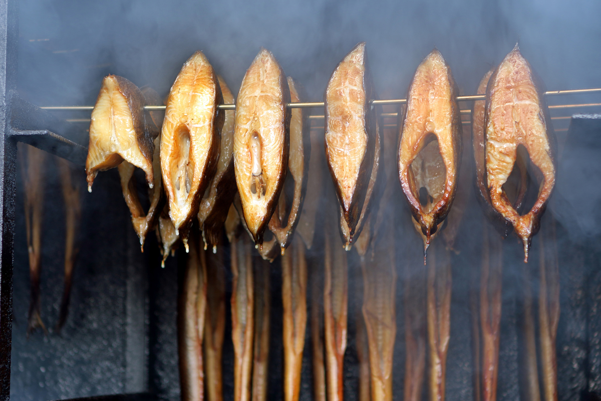 Es lassen sich nicht nur ganze fische räuchern, sondern auch Fischsteaks.