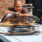 Fisch räuchern in nur vier Schritten. Damit gelingt die Fischzubereitung. Foto: Blinker