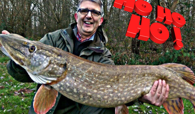 Hechte aus Holland: Heinrich mit einem 22 Pfund schweren und 1 Meter langen Fisch aus Holland. Foto: Siemmering
