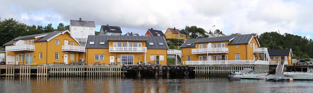 Unterkünfte mit Blick direkt aufs Meer, machen den Angelurlaub in Rørvik zu etwas Besonderem. Foto: