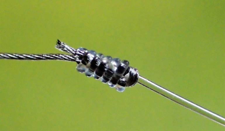 Der Albright Knoten verbindet sogar ein Stahlvorfach mit Nylon! So können Sie schnell ein Raubfisch-Vorfach herstellen, das jedem Hecht widersteht. Foto: Michael Werner