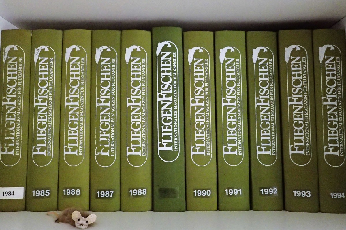 Eine FliegenFischen-Sammlung der Jahre 1984 bis 1994 – und es geht weiter! Die grünen Sammelmappen für FliegenFischen, natürlich mit Leineneinband, sind jetzt wieder erhältlich!