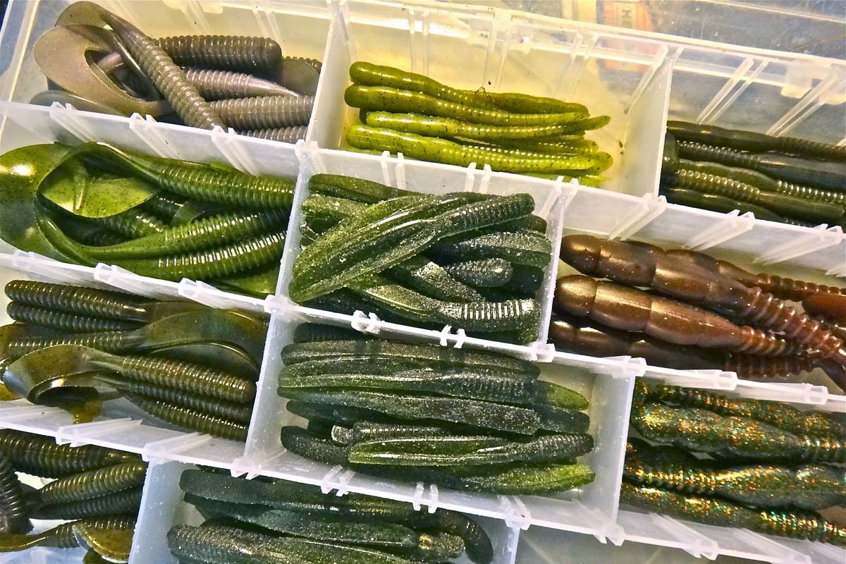 Gummi ist nicht gleich Gummi! Deswegen „vertragen“ sich nicht alle Köder untereinander! Daher sollten Gummifische so aufbewahrt werden, dass es nicht zu Beschädigungen oder Abfärbungen kommen kann. Foto: BLINKER/S. Halletz