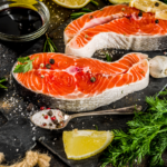 Lachs-Rezepte gibt es in Hülle und fülle. Wir stellen Euch hier eine kleine Auswahl vor, damit nicht nur das Fangen, sondern auch die Zubereitung in der Küche klappt.