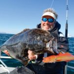 Beim Angeln auf Hitra sind Heilbuttfänge zur Saison möglich, wie hier Autor Rainer Korn mit diesem Fisch zeigt. Foto: R. Korn