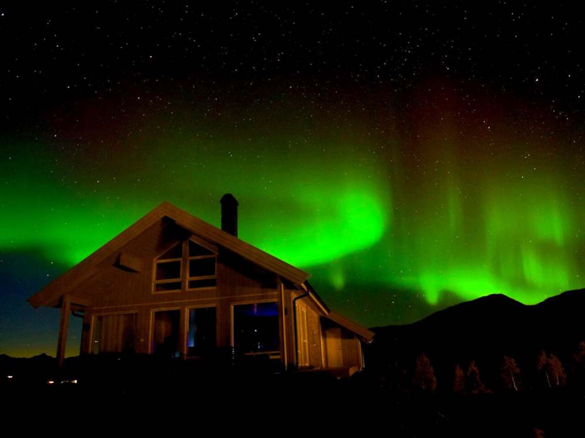 In den Wintermonaten kann man das Naturschauspiel Polarlichter erleben. Foto: BORKS