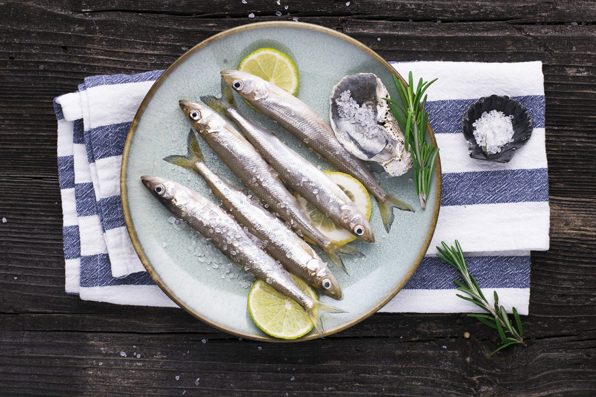 Passend zur Stint-Zeit möchten wir Euch hier zwei wirklich einfach und richtig leckere Stint Rezepte vorstellen.