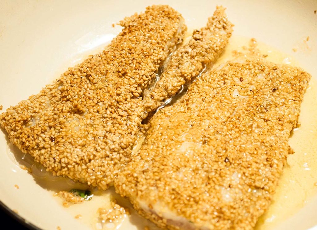 Fischburger mit Zanderfilet im Sesammantel - BLINKER