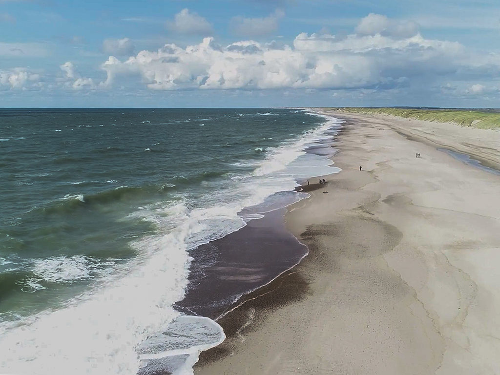 Die Nordsee vor Hvide Sande ist das perfekte Fleckchen Erde, um dem hektischen Alltag zu entkommen. Foto: BLINKER