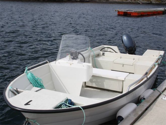 Mit dem gut ausgestatteten Boot erreichen Sie schnell die verschiedenen Hotspots. Foto: Borks