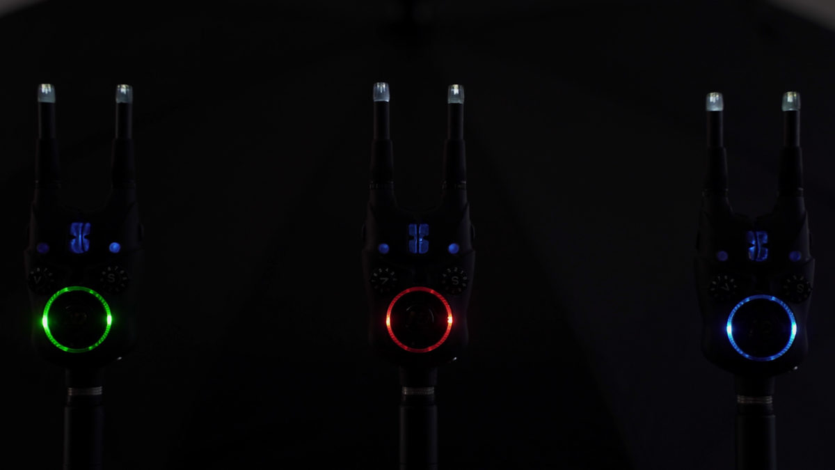 Ein optisches Highlight des K9s ist das Mutlicolor Halo Nightlight und die freie Farbwahl aus fünf Farben (rot, grün, blau, gelb, türkis-weiß). Ein Nachtlicht kann wahlweise eingeschaltet werden oder schaltet sich selbstständig über einen Dämmerungssensor ein, wenn es dunkel wird.