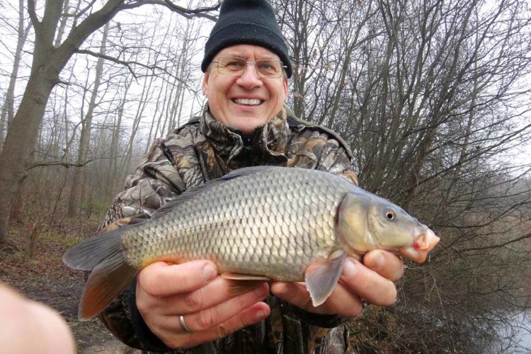 Was haben Angler und Karpfen gemeinsam? Beide mögen Spekulatius! Foto: BLINKER / A. Pawlitzki