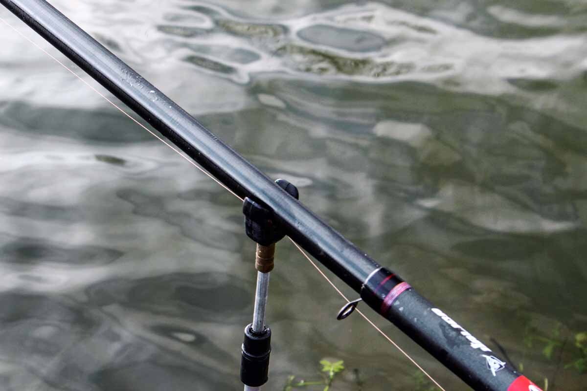 Ein „Grippa“-Rutenhalter sichert die Bolorute vor kampfstärkeren Forellen. Foto: A. Pawlitzki