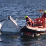 Rettungsaktion auf der Ostsee mit mehreren Schiffen und einem Helikopter. Zwei Angler erleiden Schiffbruch vor Rügen.