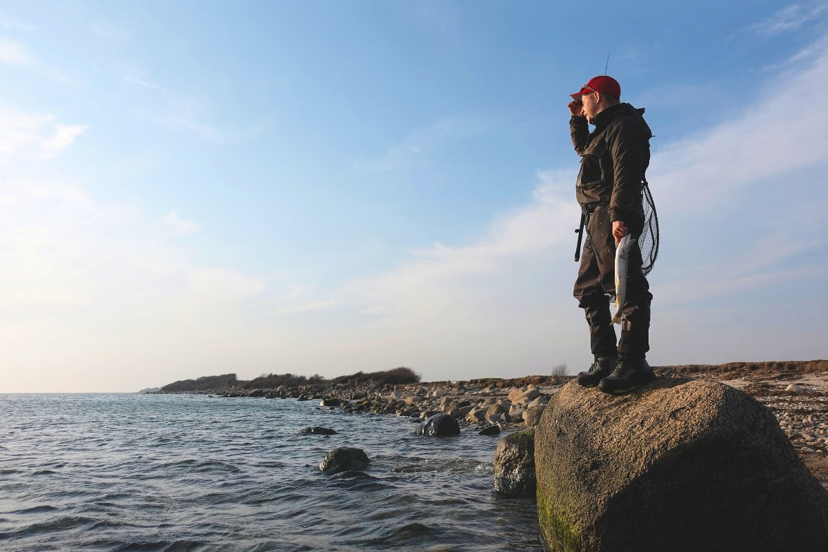 Angeln in Dänemark: Angler an der Küste