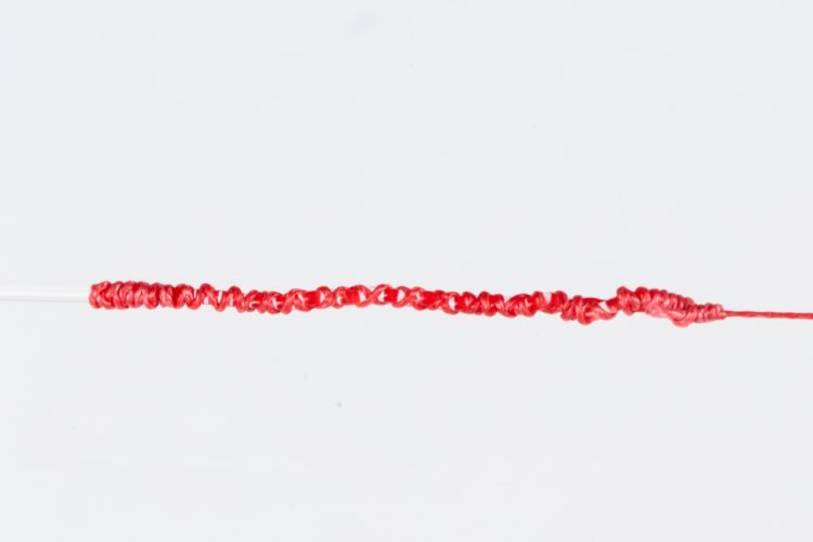 Der Knoten, der hält und dabei ultra-dünn ist: Die Bindeweise des FG im Detail. Foto: R. Korn