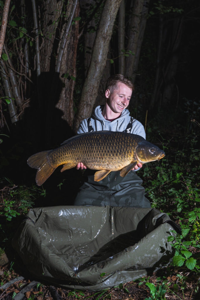 Beim Angeln am Wochenende fing Florian diesen stolzen Schuppi von 11 Kilogramm! Und ein paar Brassen gab’s auch … Foto: S. Staude-Panzer
