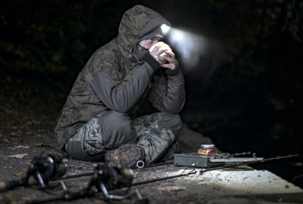 Winterangeln ist unangenehm und (ganz ehrlich) in jeglicher Hinsicht ineffektiver als im Frühjahr oder Herbst, aber trotzdem brauchen wir „Stoff“. Vier Monate ohne Angeln? Für viele undenkbar. Vielleicht helfen euch Robins Tipps, eure Winterangelei zu verbessern.