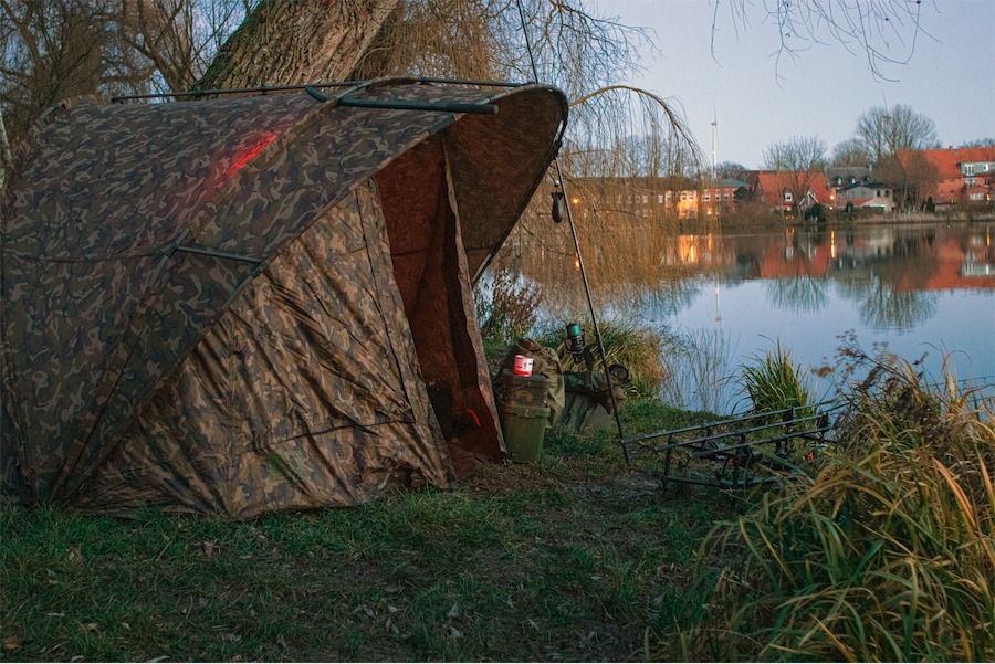 Angler-Camp am Ufer des Parksees