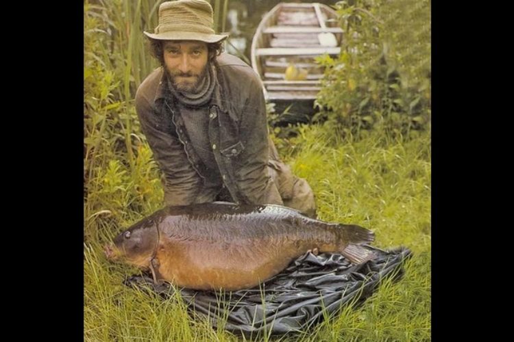 50 englische Pfund wog der Karpfen „Bishop“, den Chris Yates im Jahr 1980 fing. Er hatte die magische Grenze durchbrochen – damals eine Sensation. Foto: C. Yates