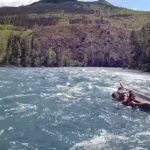 Angler retteten zwei Kajakfahrer am Kenai River vor dem Ertrinken. Foto: Codepak Campers (via YouTube)