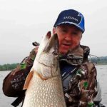 Wayne Thomas fing einen fast 40 englische Pfund schweren Hecht beim Fliegenfischen. Foto: W. Thomas / Angling Times