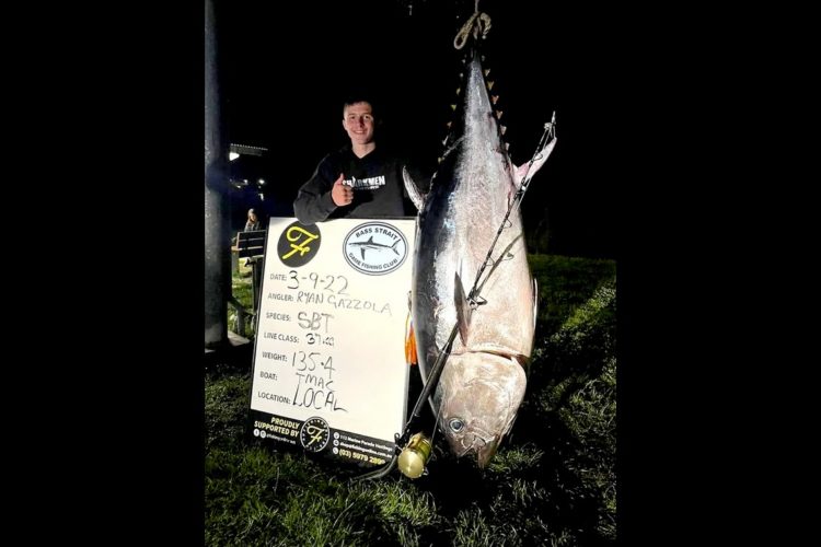 Der Thunfisch, den Ryan Gazzola vor der australien Küste fing, ging zuletzt 1993 einem Angler an den Haken. Foto: R. Gazzola (via Facebook)