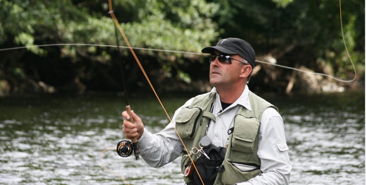 Hywel Morgan, der ehemalige beste Fliegenwerfer Europas, macht sich für mehr Angeltourismus in Wales stark. Foto: Angling International