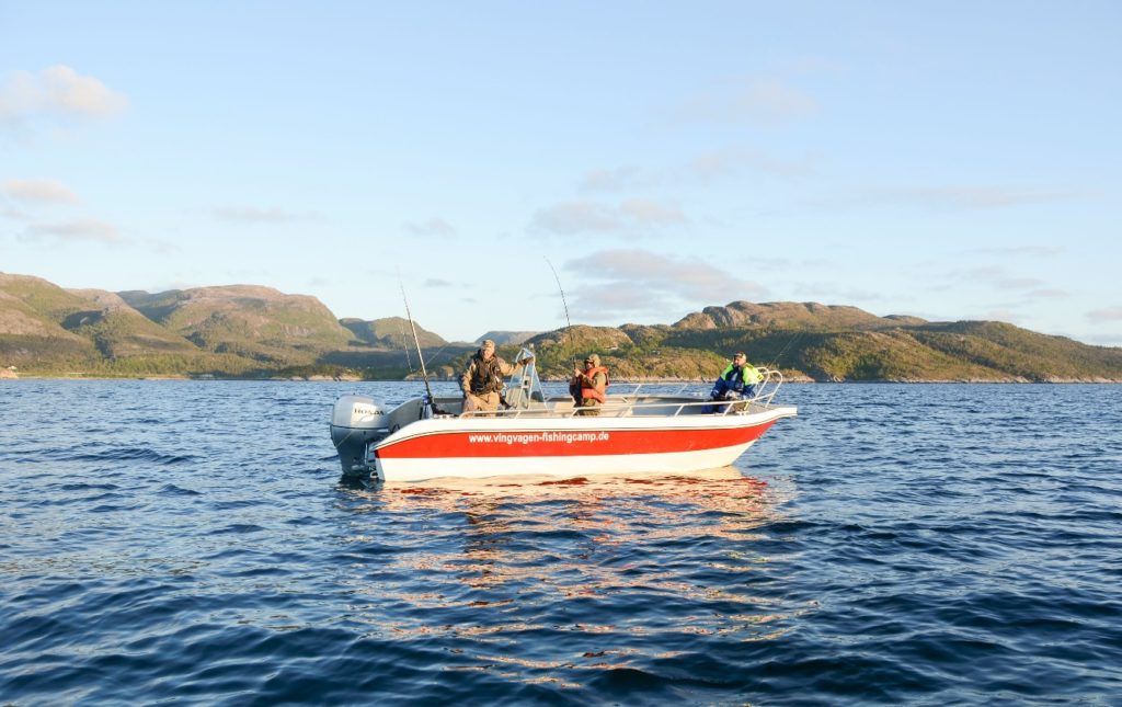 Geangelt wird von Kleinbooten rund um Hitra und Frøya. Die Fänge werden per Handy an die Wettkampfleitung gemeldet. Foto: Andree's Angelreisen