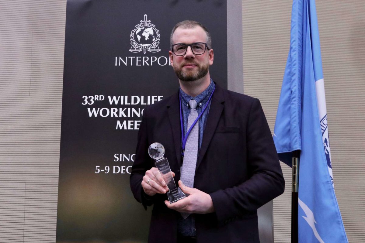 Florian Stein, Mitarbeiter des DAFV, forscht seit Jahren zum Aal-Schmuggel. Dafür erhielt er nun einen Award von Interpol. Foto: DAFV