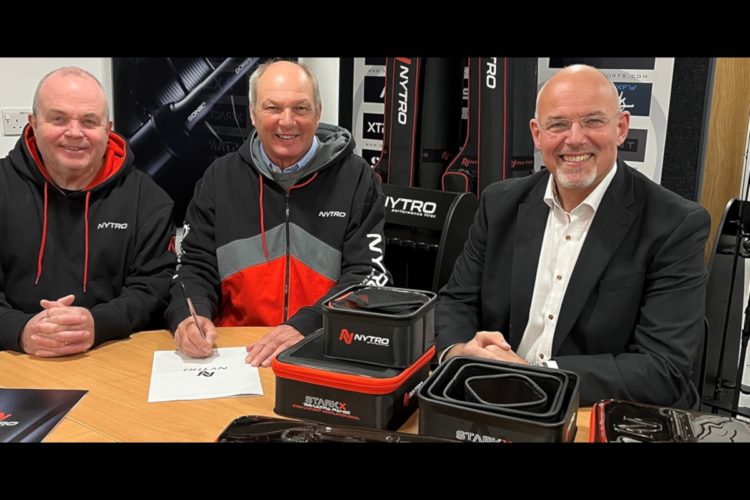 Haben mit Nytro viel vor: Ian McCormack (li.), Weltmeister Tommy Pickering (Mitte) und Pascal Vermeulen. Foto: Sonik Sports