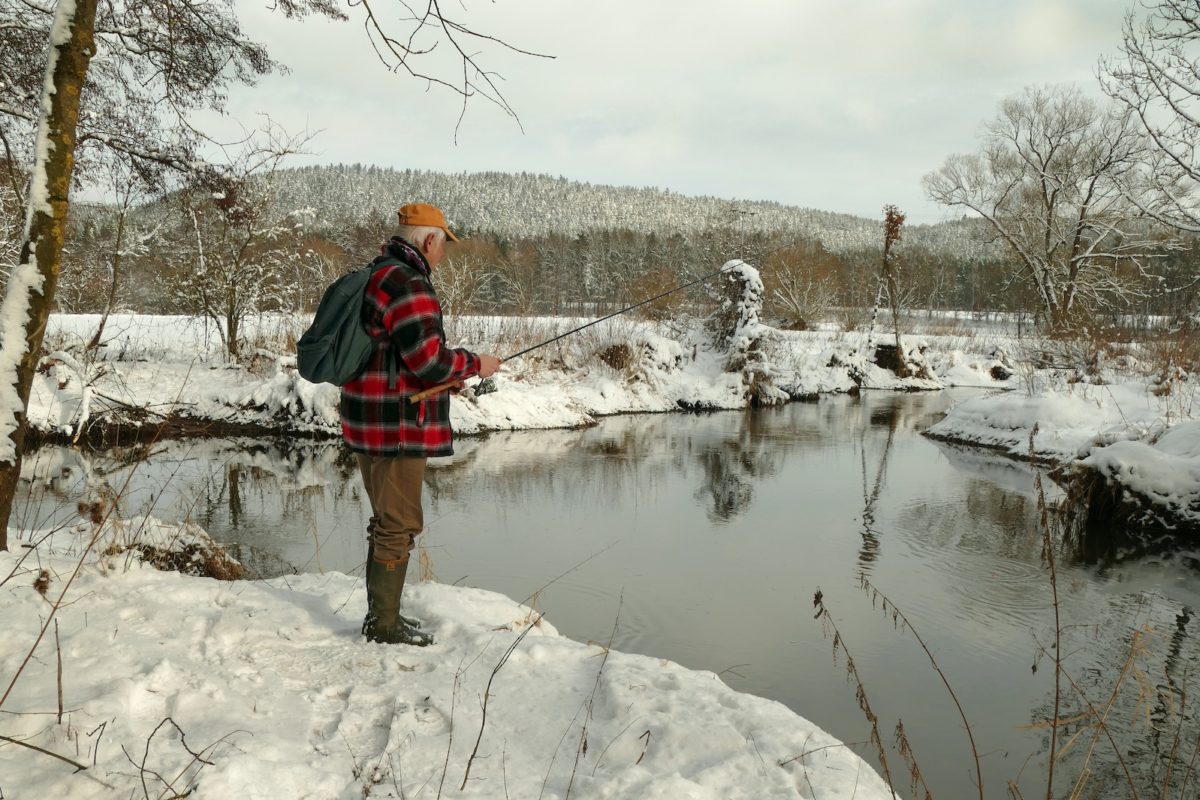 Wer im Winter zum Angeln ans Wasser geht, sollte einiges anders machen als im Rest des Jahres. Aber gute Fänge sind auch jetzt drin! Foto: E. Hartwich