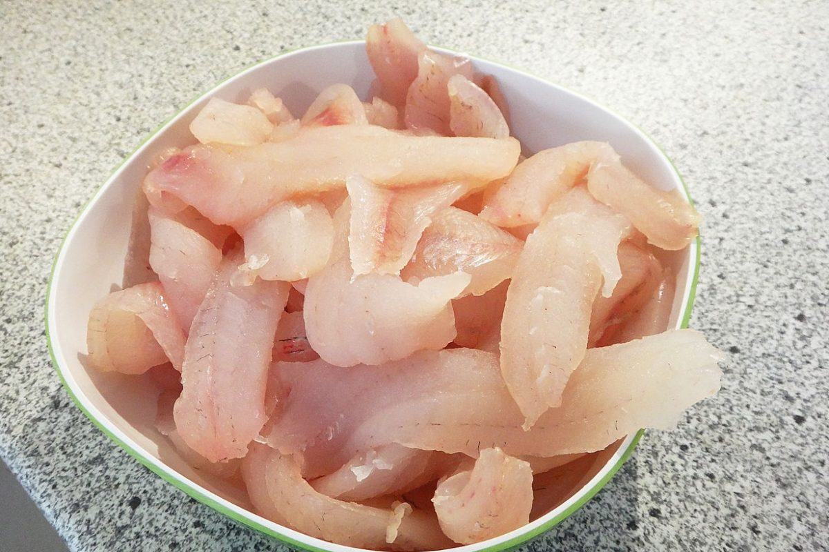 Das einfachste Fischrezept passt in eine Bildunterschrift: Filets durch Mehl ziehen, kurz anbraten – und fertig! Foto: F. Schlichting